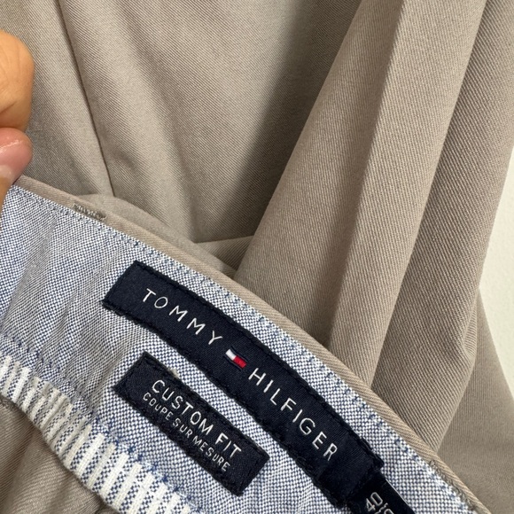 Tommy Hilfiger custom fit coupe sur mesure grey chino pants - 40W x 30L - Picture 3 of 3
